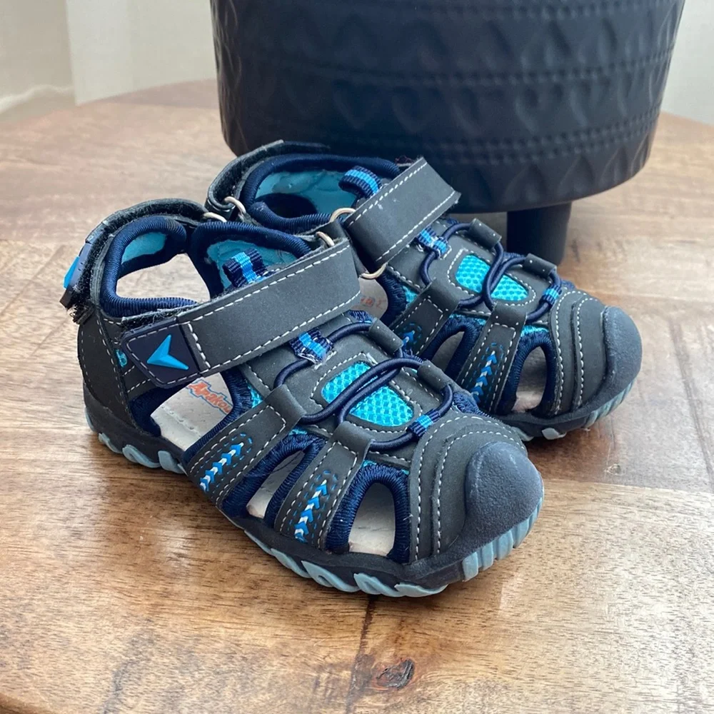 🌊Apakowa Water Shoes - Size 6